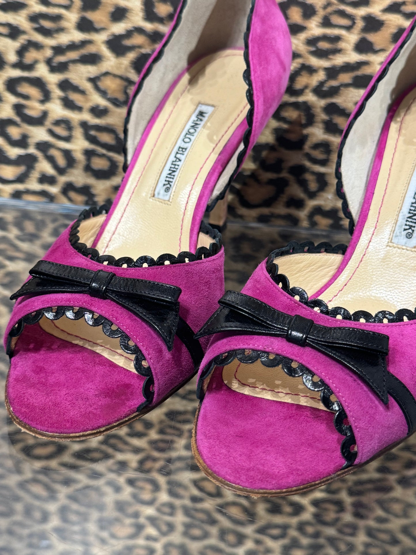 Manolo Blahnik Pink Suede Pumps 40.5