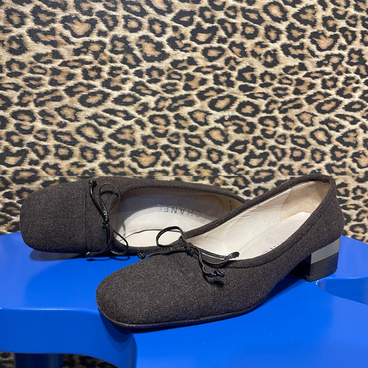 Chanel Brown Wool Flats 35.5