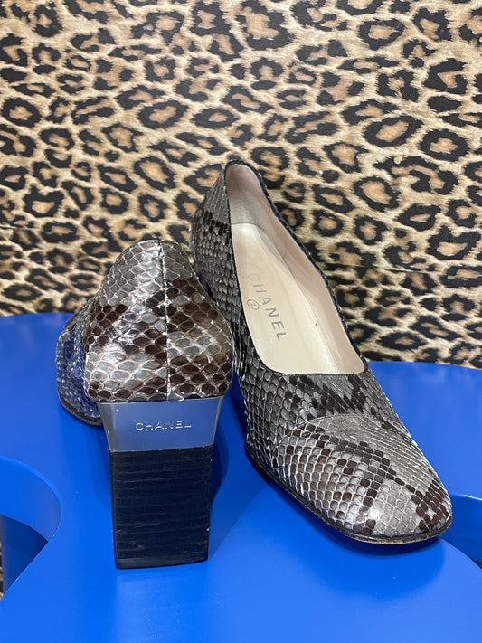 Chanel Python Pumps 39