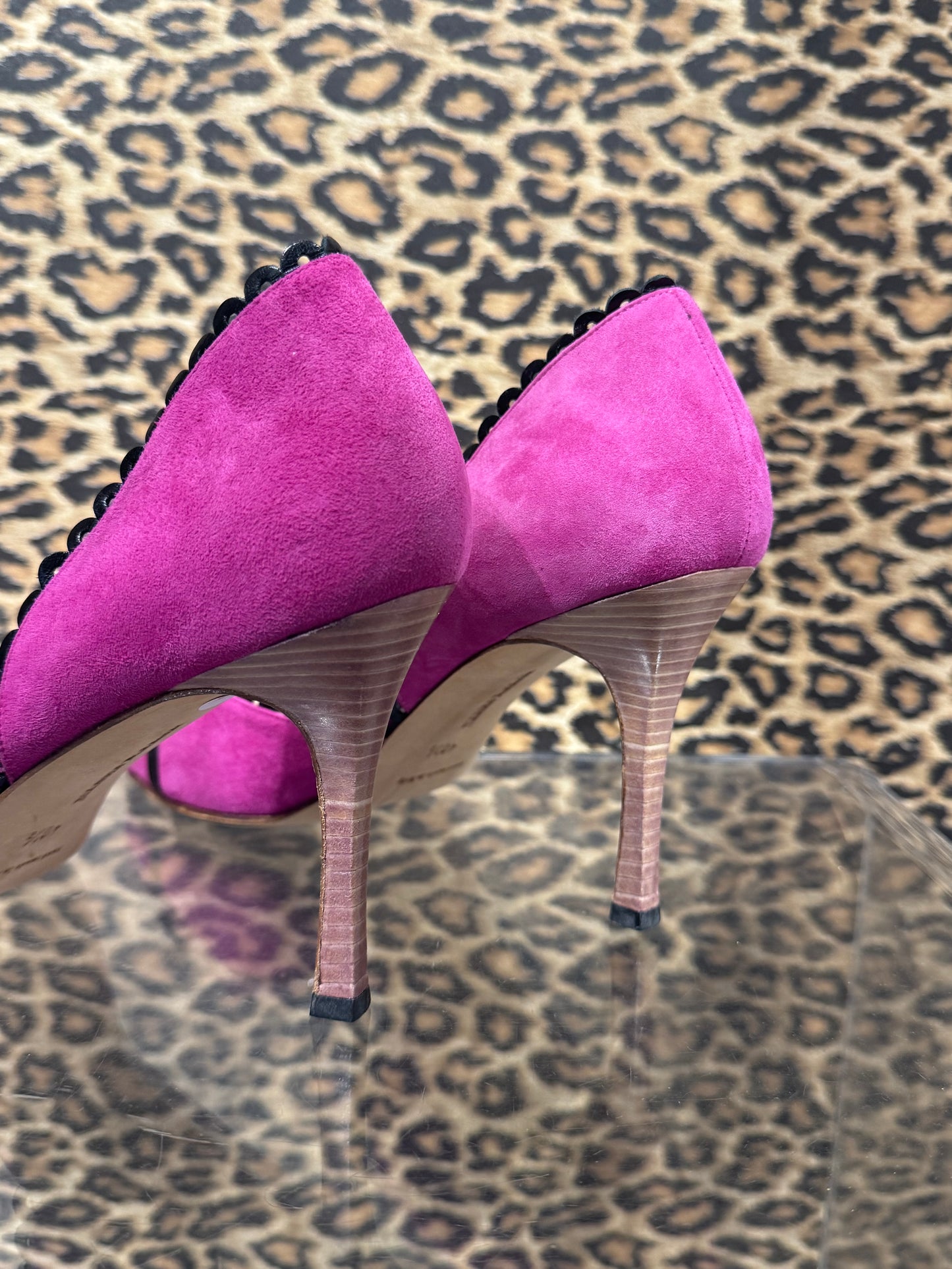 Manolo Blahnik Pink Suede Pumps 40.5