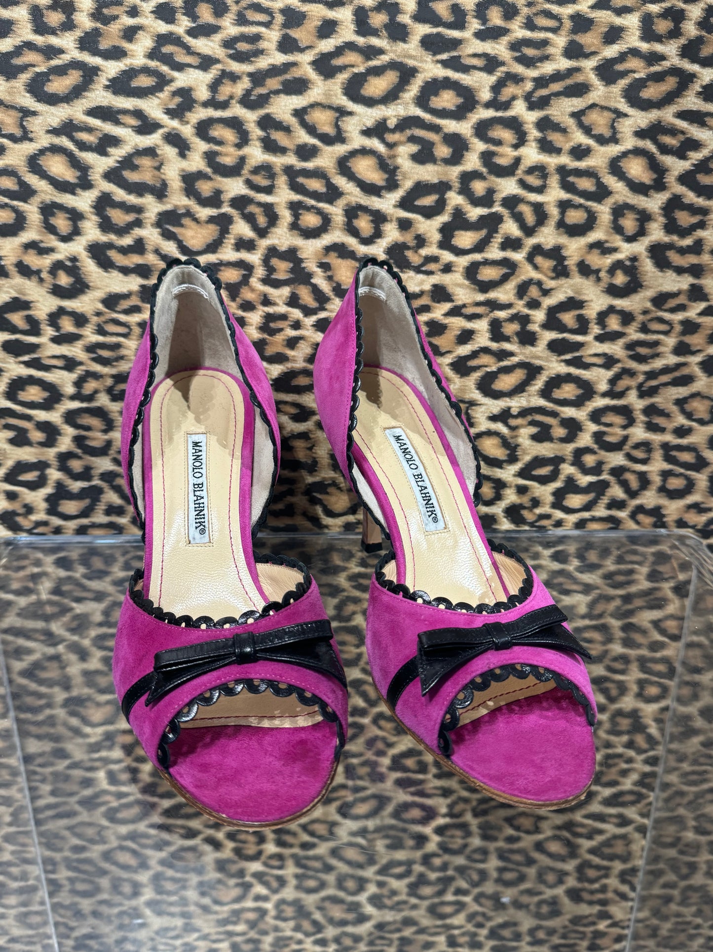 Manolo Blahnik Pink Suede Pumps 40.5